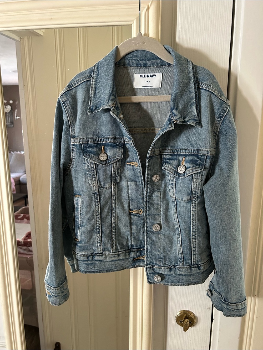 BNWOT Girls Old Navy Washed Blue Denim Jacket with Chest Pockets. Size 6-7.
